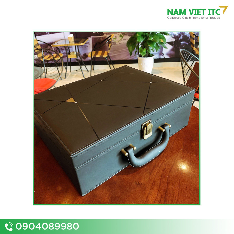 Hộp rượu da màu đen Mau 7