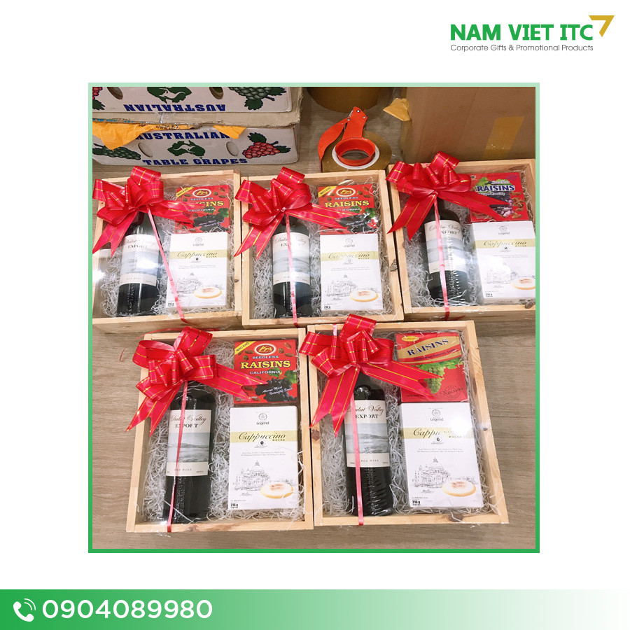 Hộp rượu gỗ thông cổ điển in logo theo yêu cầu 5 Hop ruou go thong co dien in logo theo yeu cau 5