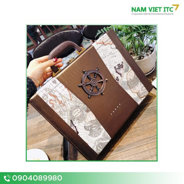 hop-dung-da-cao-cap Hộp đựng bằng da cao cấp có hình địa cầu