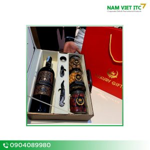 Hộp quà Tết rượu da - Tâm Giao
