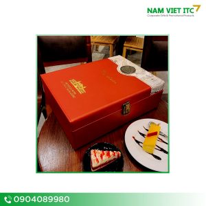 Hộp quà Tết rượu da in logo PVI Re