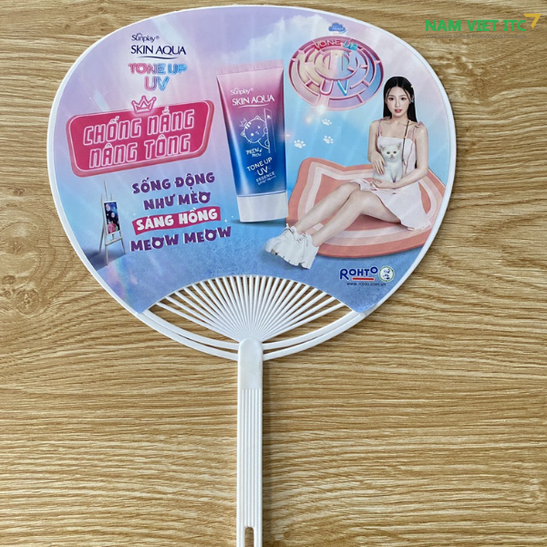 Quạt nhựa nan hoa Quạt nhựa nan hoa